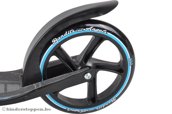 Voetrem op het achterwiel.