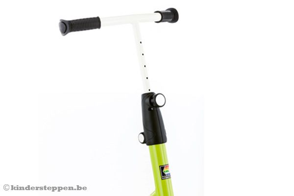 In hoogte verstelbaar stuur (62-81 cm).