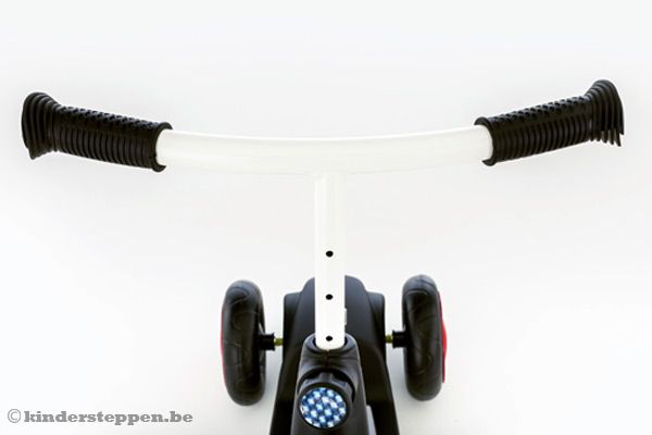 Voorzien van krasvaste polyestercoating.