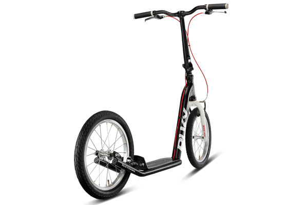 Voorwiel 16 inch, achterwiel 17,5 inch.