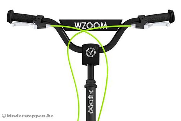 Autoped met een in hoogte verstelbaar stuur (80 - 92 cm).