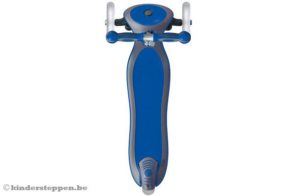 Met een in hoogte verstelbaar stuur.