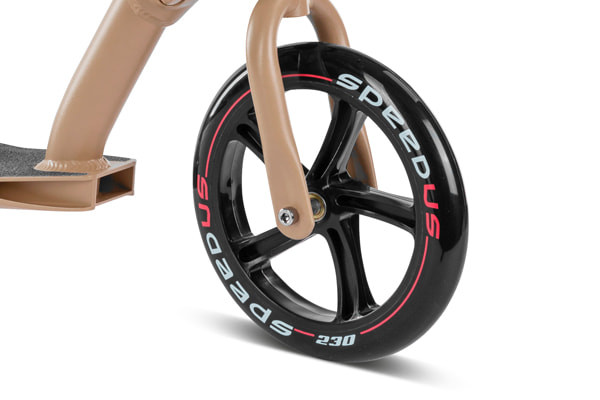 23 cm voorwiel, 20 cm achterwiel